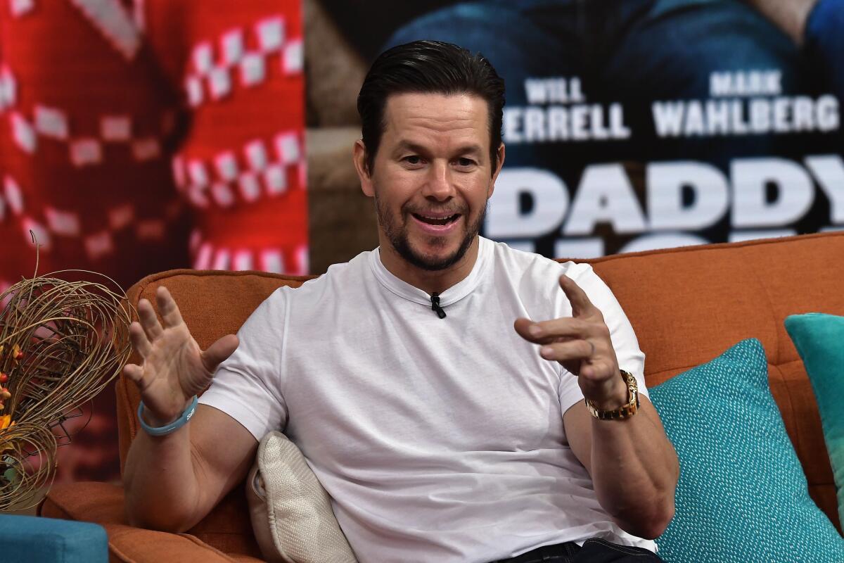 El actor Mark Wahlberg visitó el set de Despierta América para promover la película Daddy's Home 2.