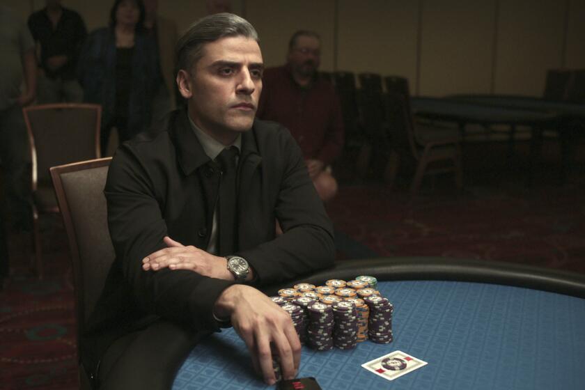 En esta imagen difundida por Focus Features, Oscar Isaac en una escena de la película "The Card Counter". (Focus Features vía AP)
