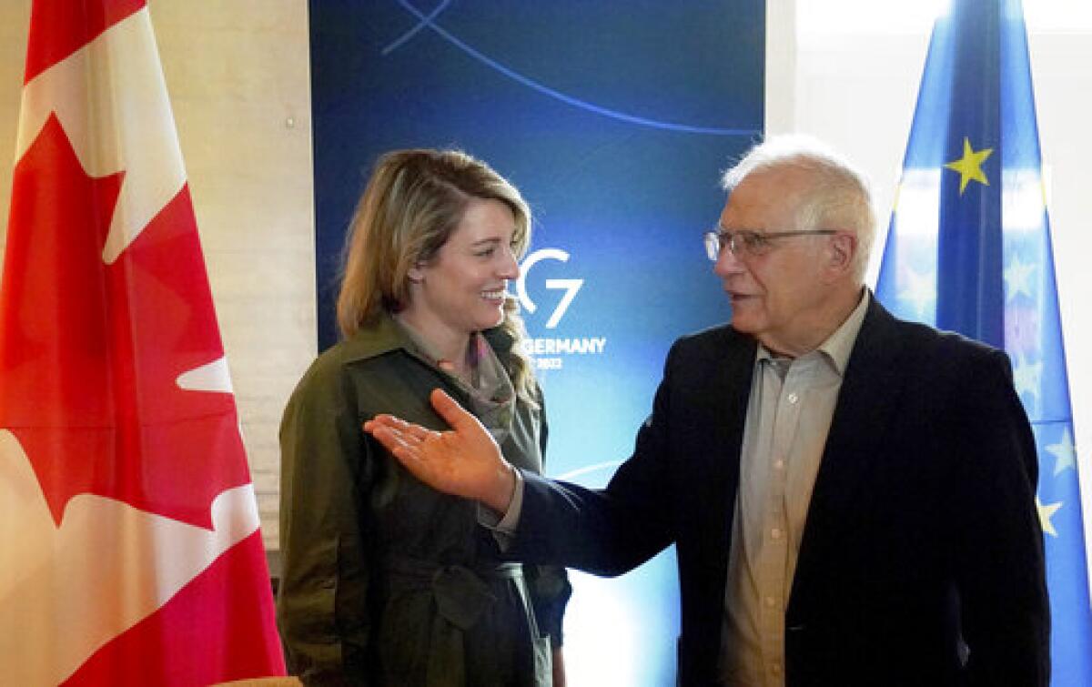 Melanie Joly (izquierda), ministra de Exteriores de Canadá, y Josep Borrell, alto representante