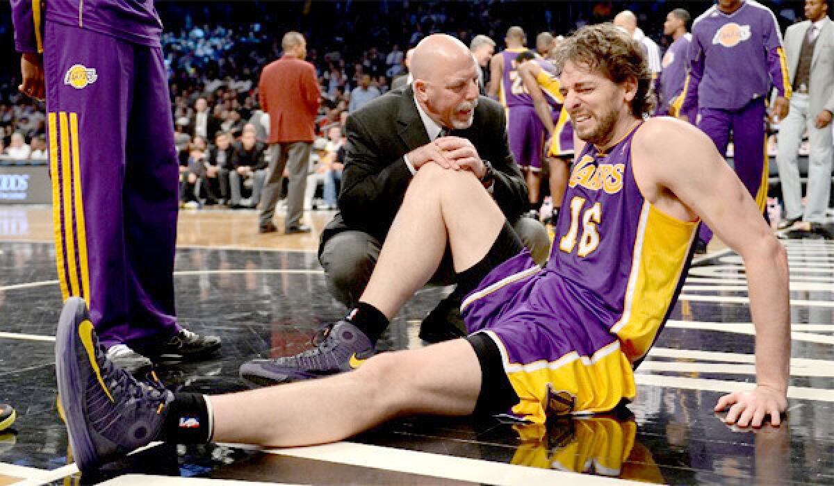 Pau Gasol suffered a tear of the plantar fascia in his right foot during the Lakers' win over the Brooklyn Nets, 92-83.