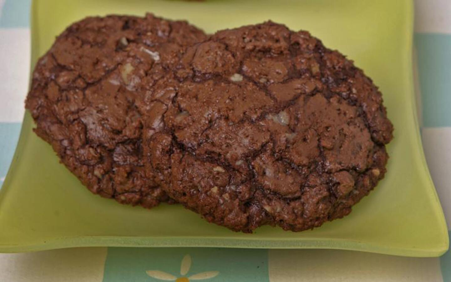 Giant chocolate cookies with toffee