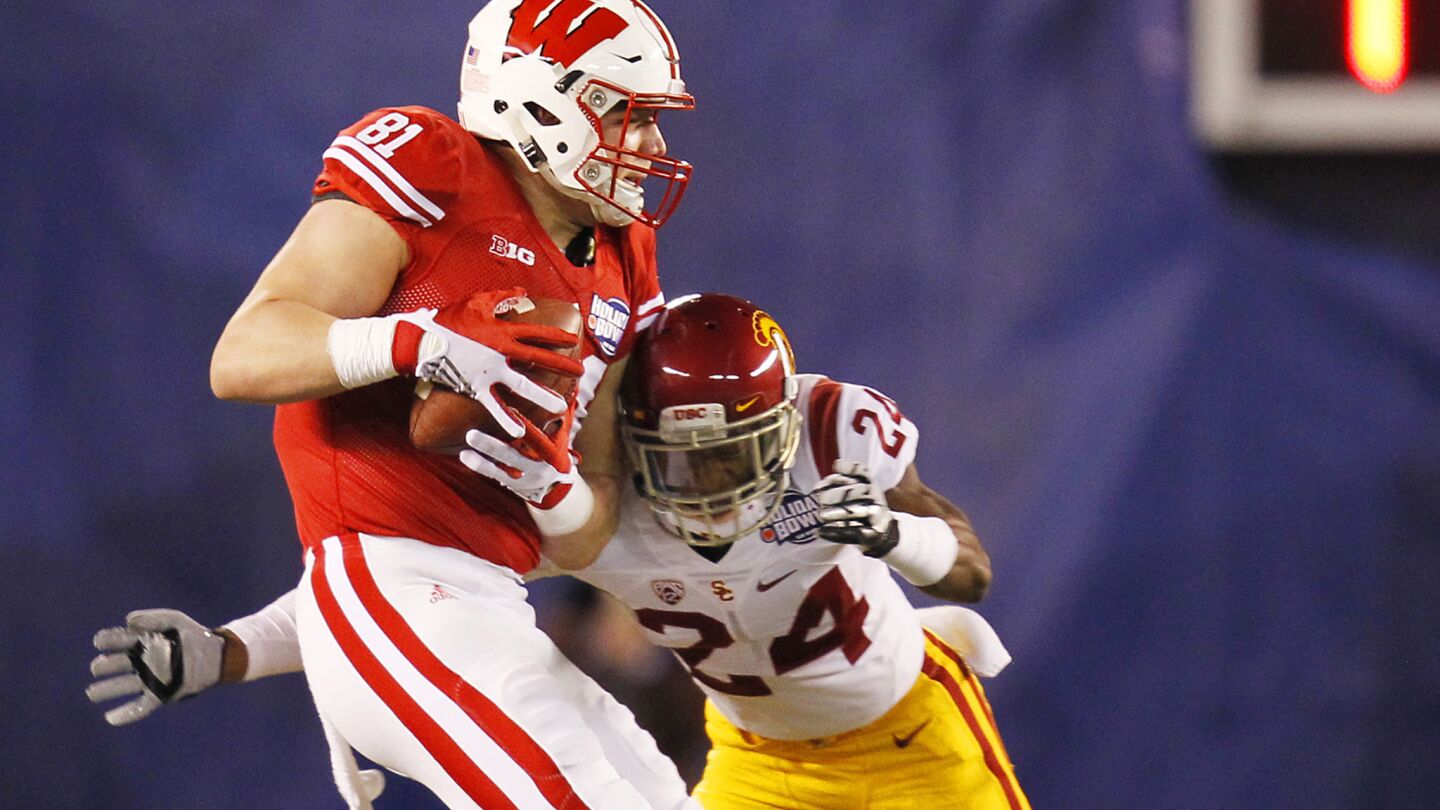 Wisconsin receiver Troy Fumagalli makes a catch against USC defensive back John Plattenburg (24) in the second quarter.