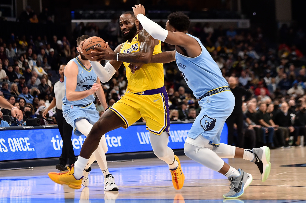 Lakers star LeBron James drives to the basket in front of Memphis Grizzlies forward Xavier Tillman.