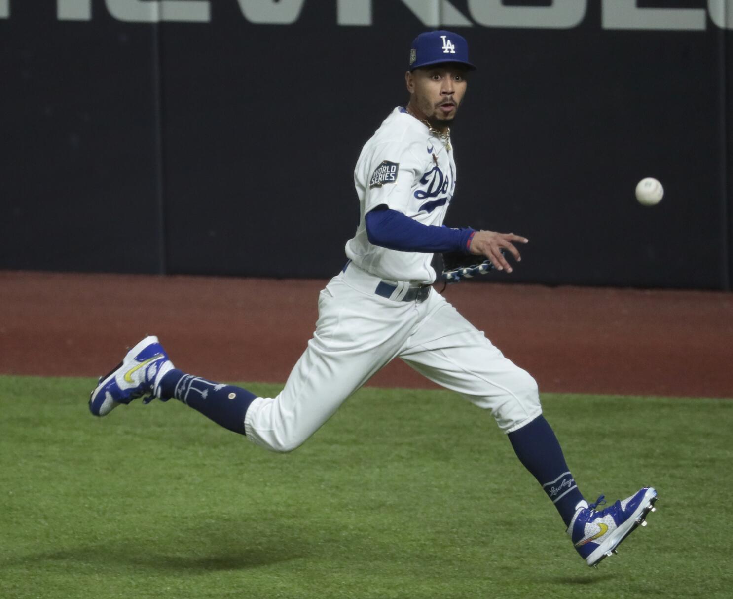 Dodgers add former Gold Glove winner after Yankees departure