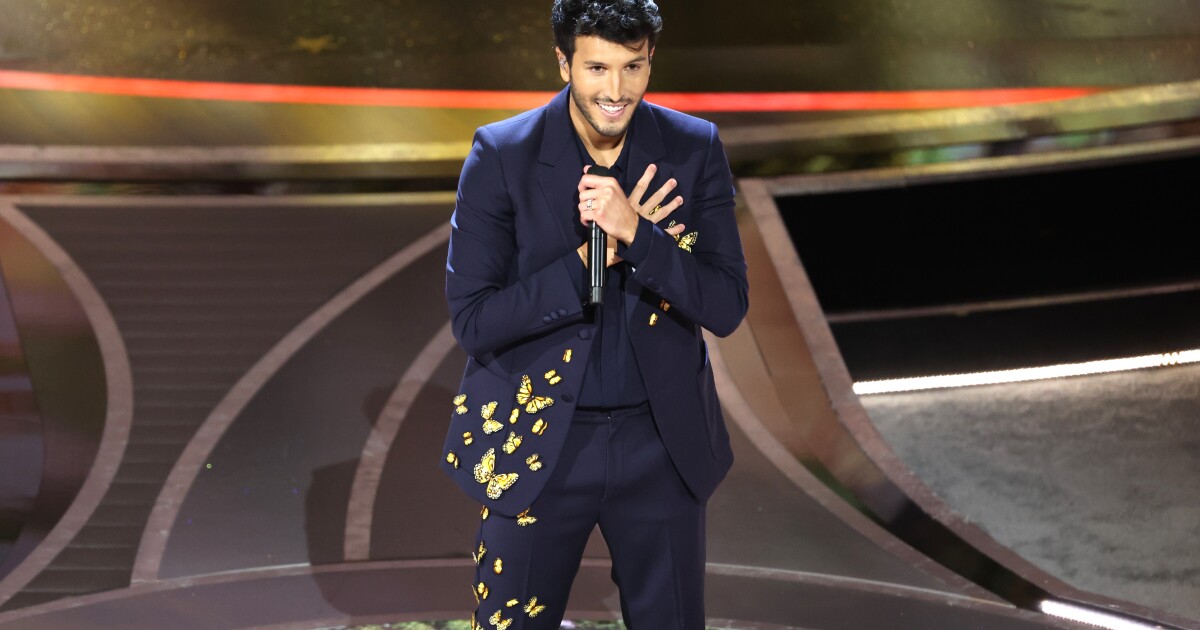 Sebastián Yatra canta «Dos Oruguitas» de Encanto en los Oscar 2022 Sebastián Yatra canta «Dos Oruguitas» de Encanto en los Oscar 2022