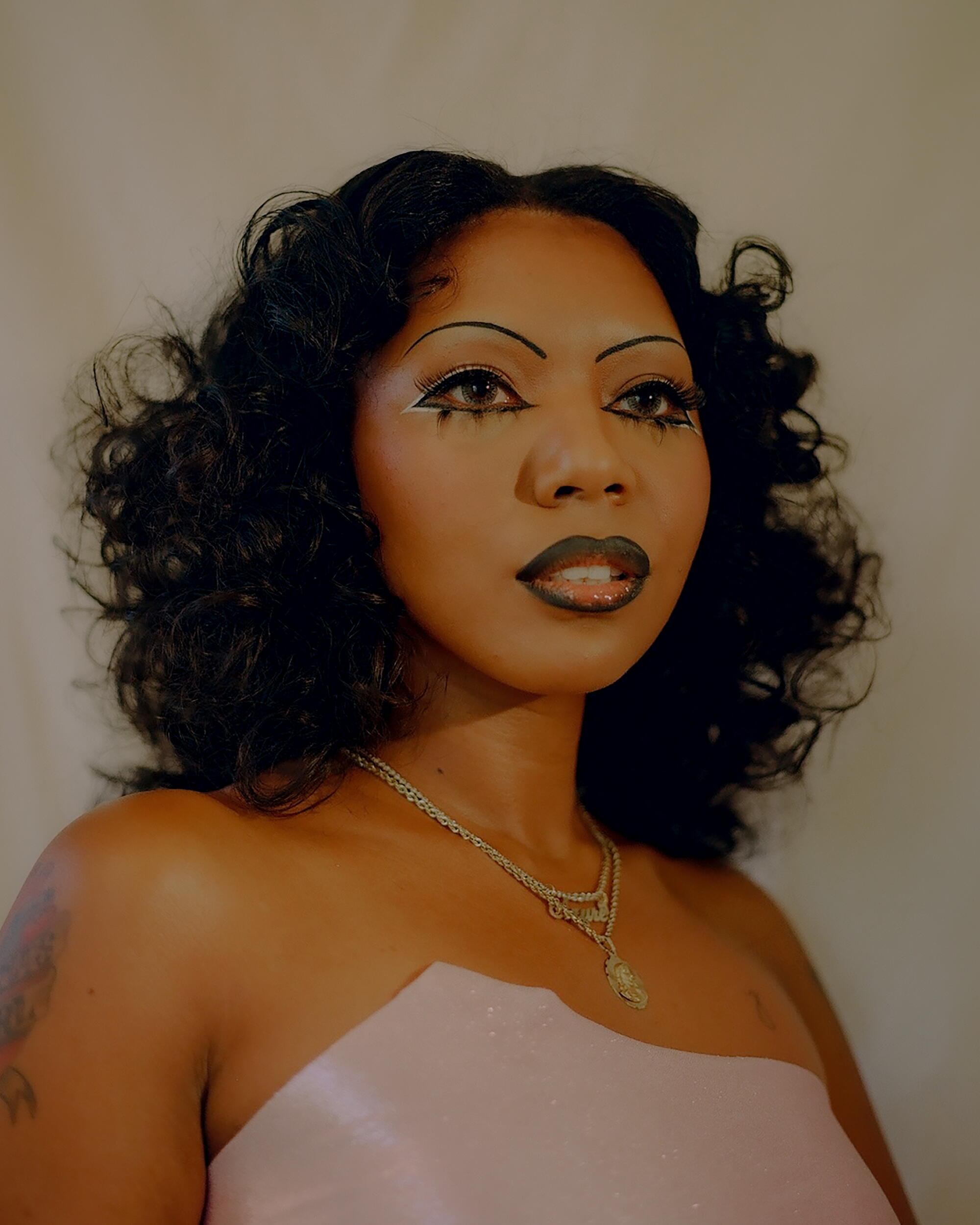Less Eyebrows Models Tweezing is the self-care beauty routine for warped times - Los Angeles ...