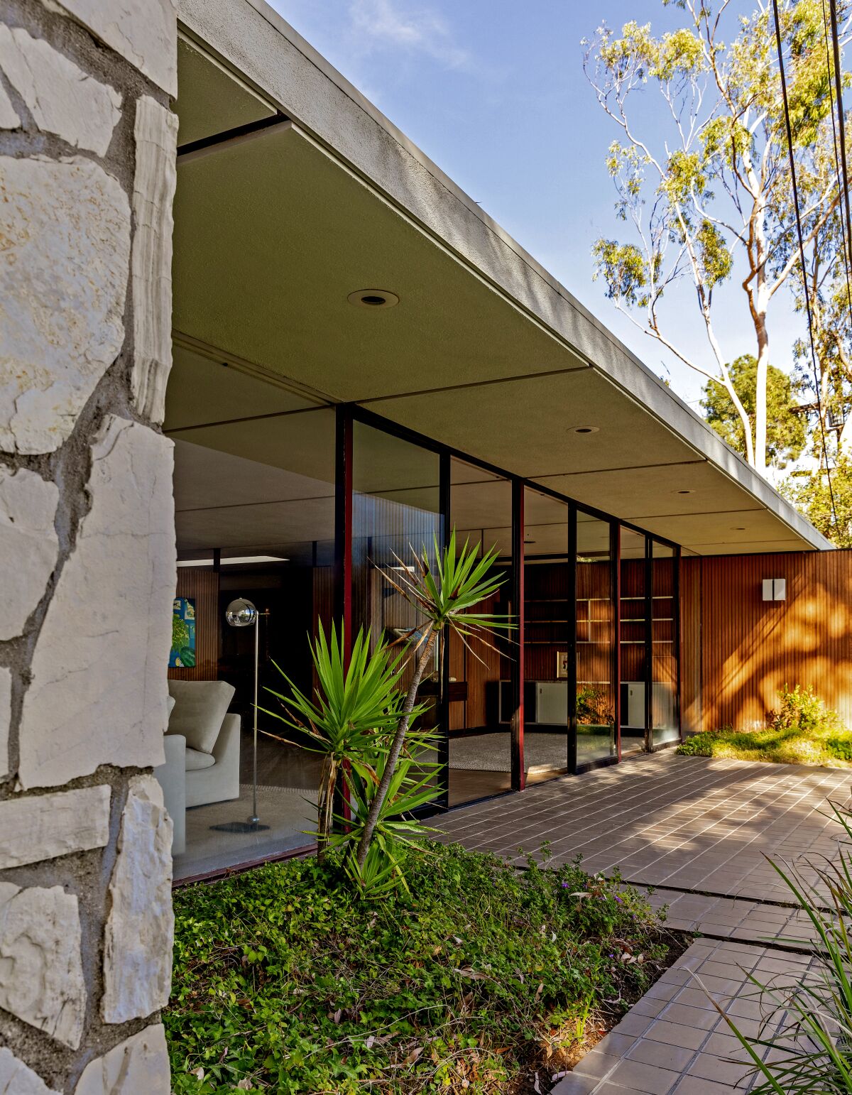 The 1953 home’s wide overhangs augment the modest 1,664 square feet.