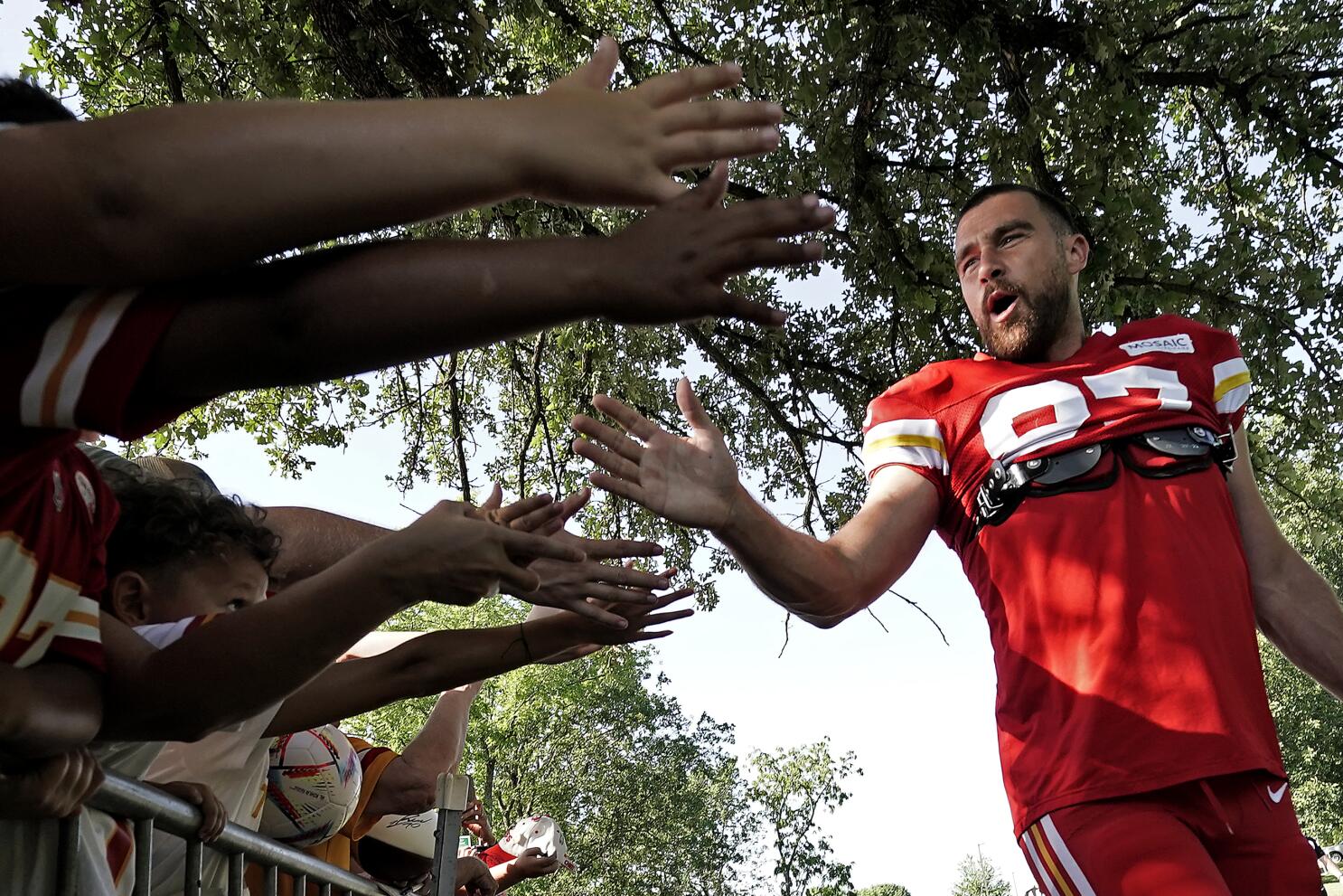 Super Bowl champion Chiefs hold hot, tough practice in 1st day of