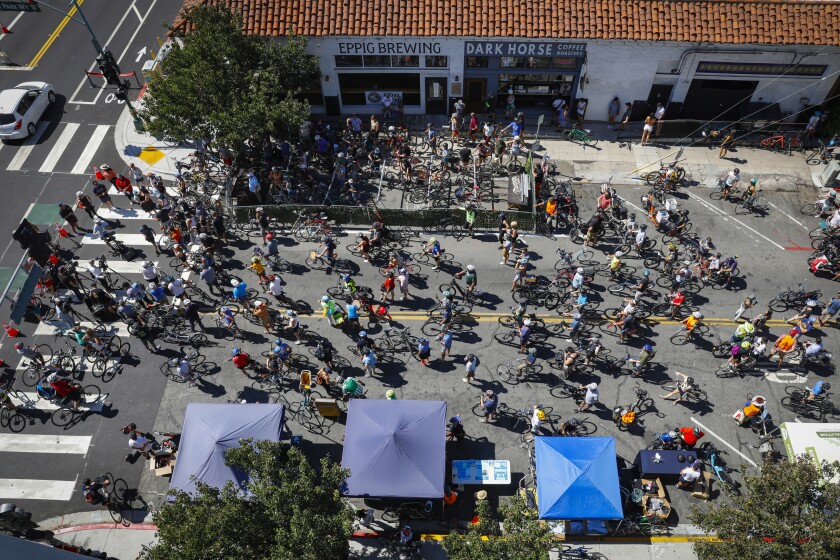 Hundreds ride in North Park’s new protected bikeway, Mayor Gloria pushes to replicate project across city - The San Diego Union-Tribune 4 Bicyclists and cycling supporters gathered Sunday to celebrate the new cycling lanes along 30th Street in North Park.