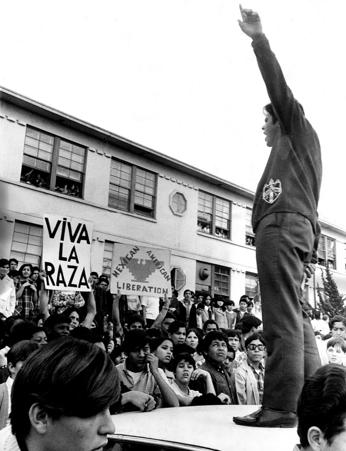 Freddie Resendez rallies students at Lincoln High School in 1968.  (Los Angeles Times)