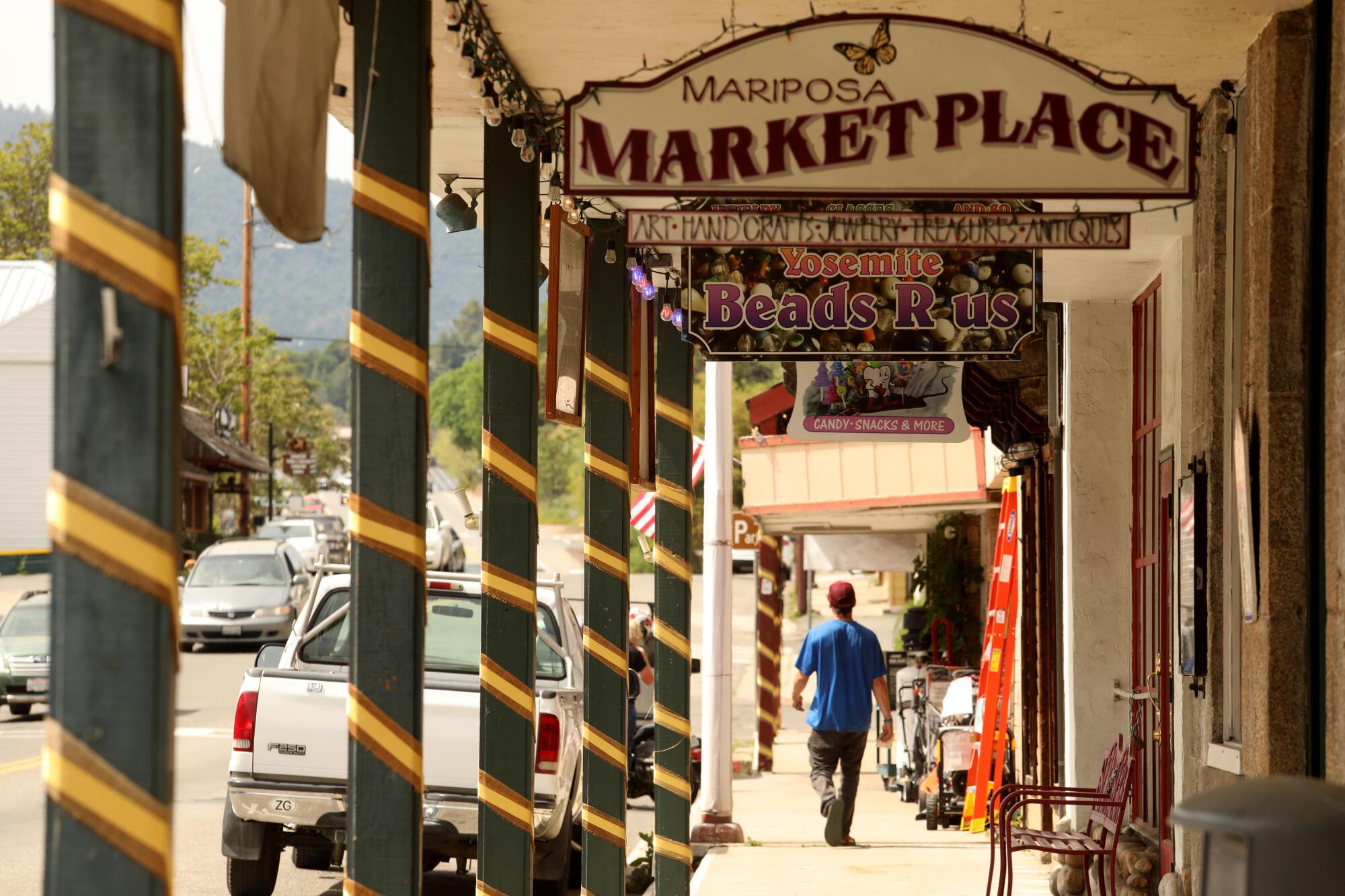 Closed shops along Highway 140 in the heart of Mariposa