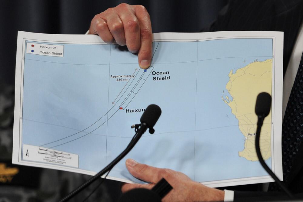 Angus Houston, head of the Joint Agency Coordination Center leading the search for missing Malaysia Airlines Flight MH370, points to a graphic of the search area during a media conference in Perth on April 7.