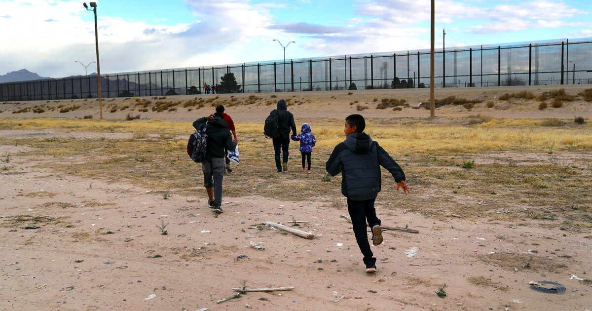 OPINIÓN La crisis migratoria de los mexicanos Los Angeles Times OPINIÓN La crisis migratoria de los mexicanos Los Angeles Times