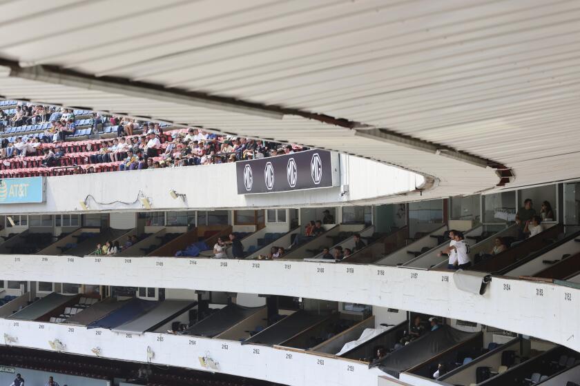 Vista de los palcos del Estadio Azteca de la Ciudad de México durante un partido de la Kings League, el sábado 4 de mayo de 2024. (AP Foto/Ginnette Riquelme)