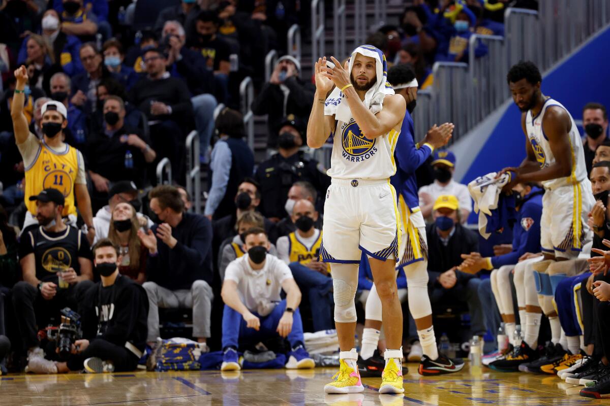 Curry salva a Warriors, Lakers respiran; Sixers, Heat y Bulls tropiezan