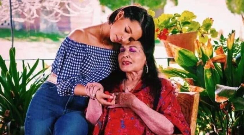 Su nieta Ángela Aguilar se convirtió en la imagen que mantendría vivo el legado musical de su abuela.