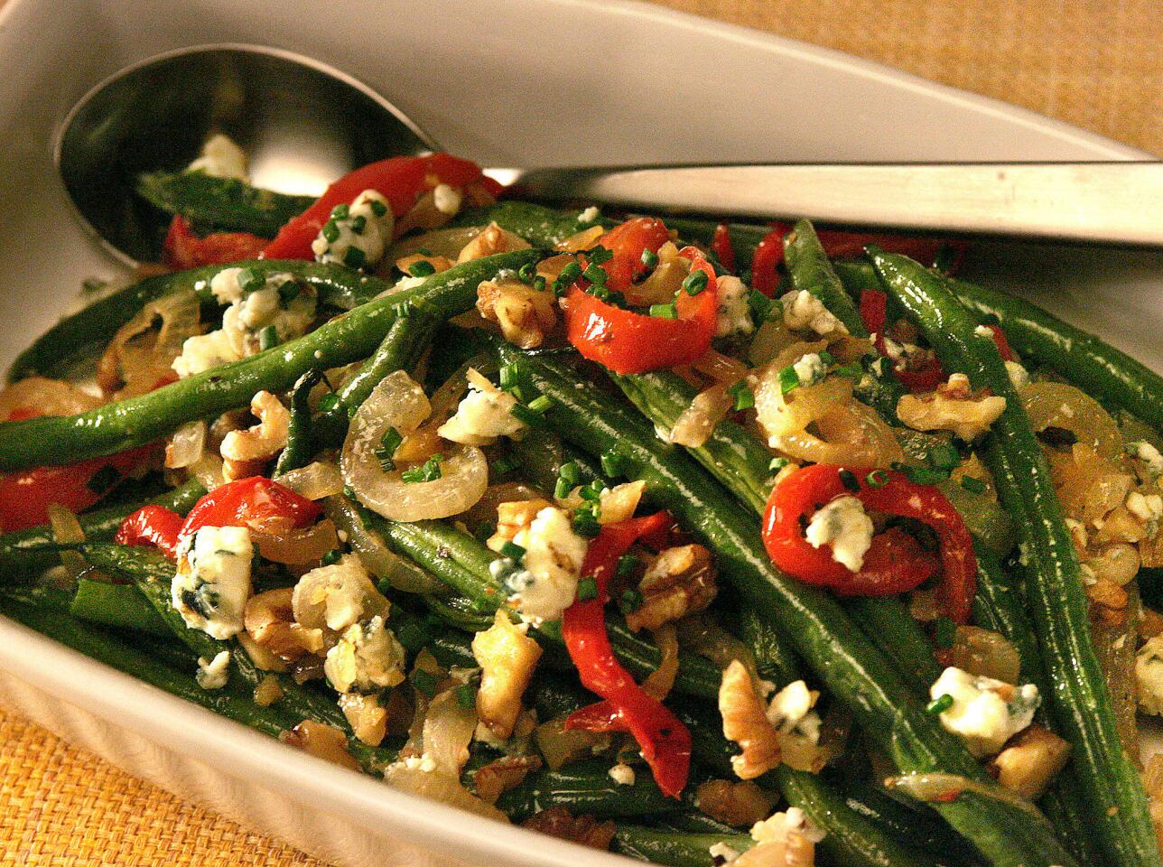 Roasted green beans with blue cheese