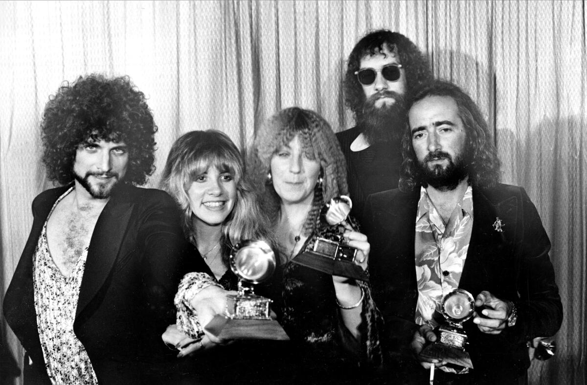 Five members of a band pose with Grammy awards in 1978