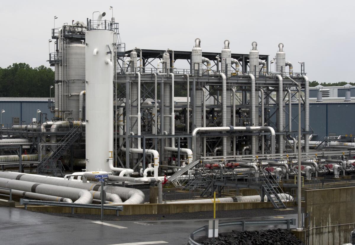  Biden halts new gas export facilities