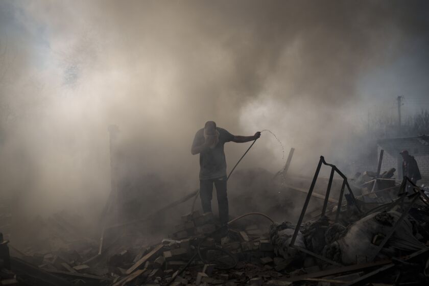 Una casa destruida por un ataque ruso en Járkiv, Ucrania, el jueves 24 de marzo de 2022. (Foto AP/Felipe Dana)