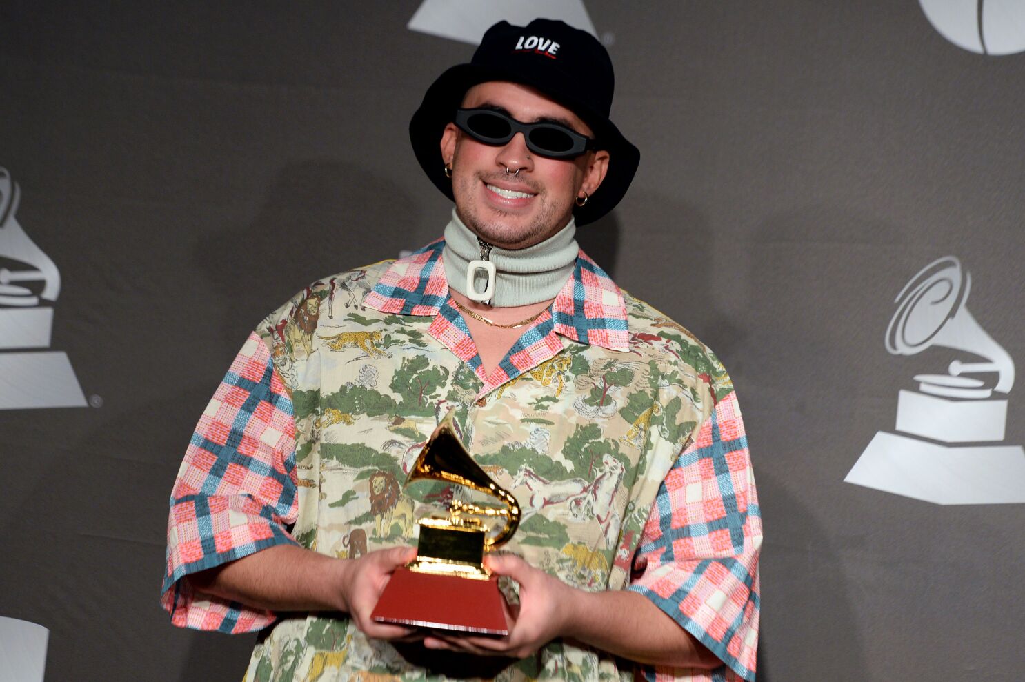 Bad Bunny habla de la polémica del reggaetón en el Latin Grammy - Los Angeles Times