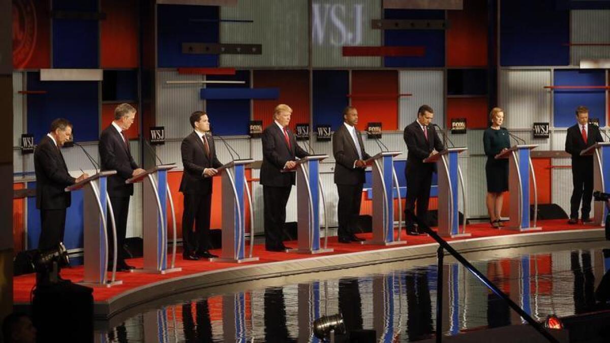 Los candidatos presidenciales republicanos en un debate realizado en Milwaukee el 10 de noviembre.