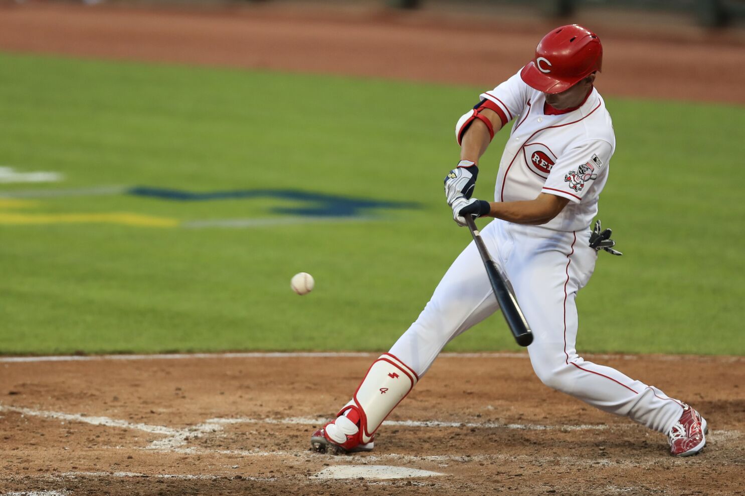 Opening impression: Moustakas leads Reds over Tigers 7-1