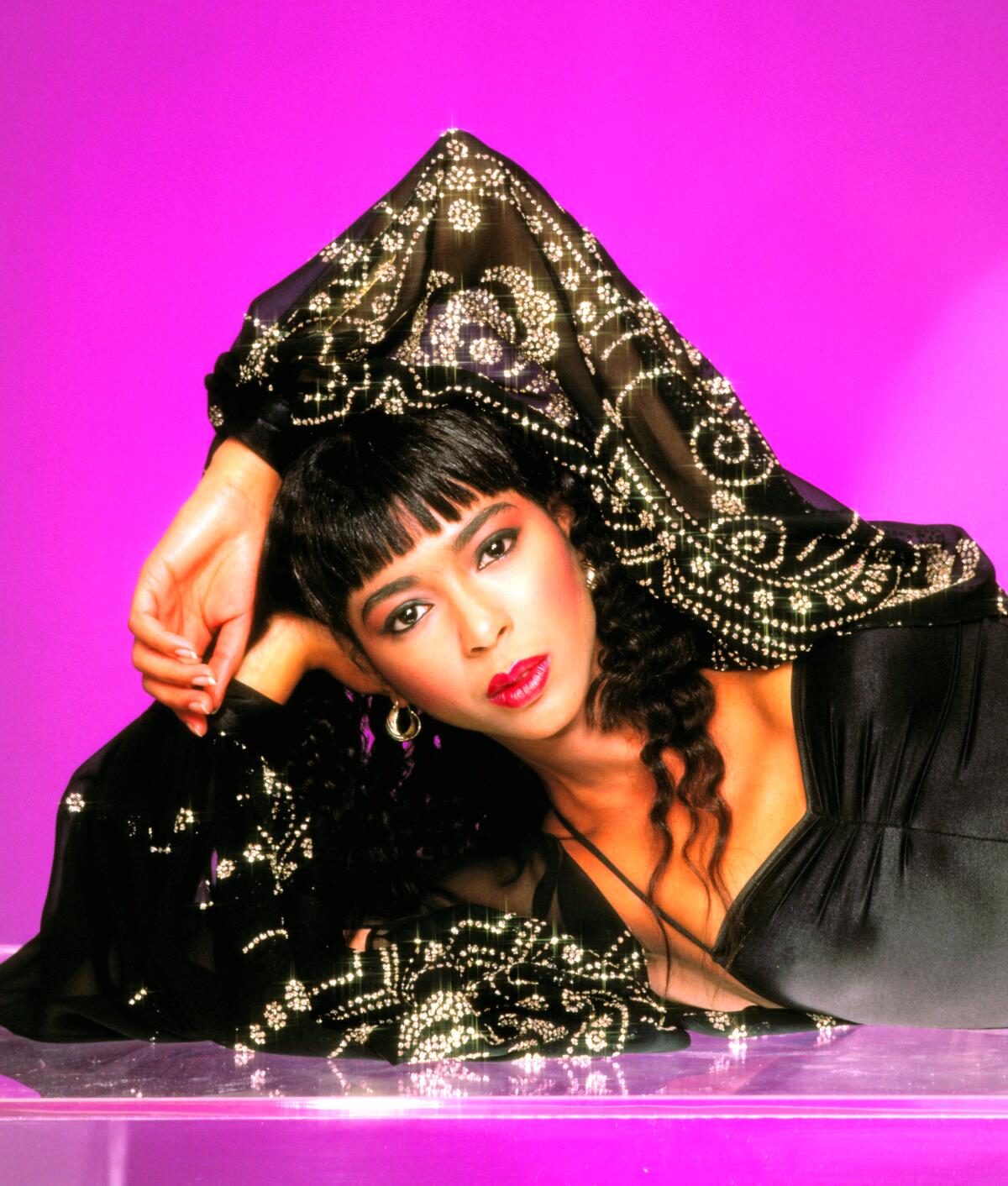 LOS ÁNGELES - 1983 La actriz y cantante Irene Cara posa para un retrato en Los Ángeles, California.