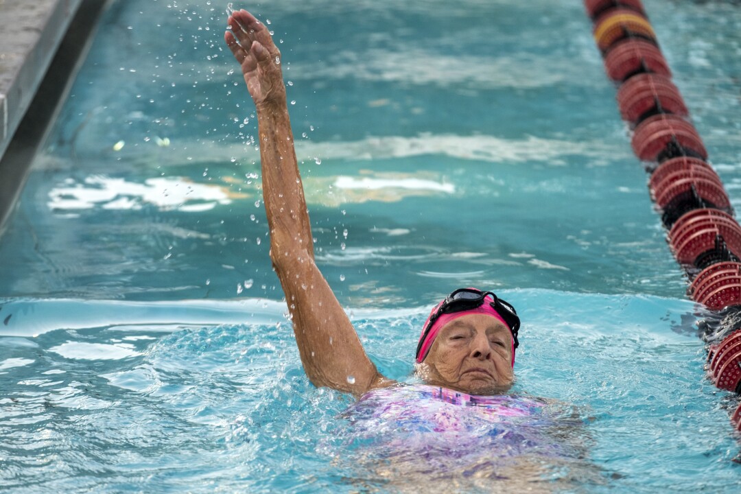 Maurine Kornfeld swims the backstroke 