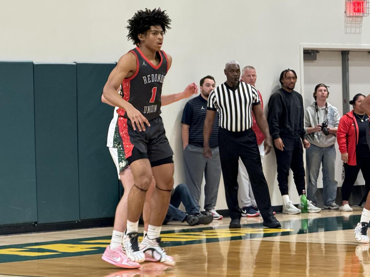 Redondo Union guard Hudson Mayes is a key player on a 19-2 Sea Hawks team.