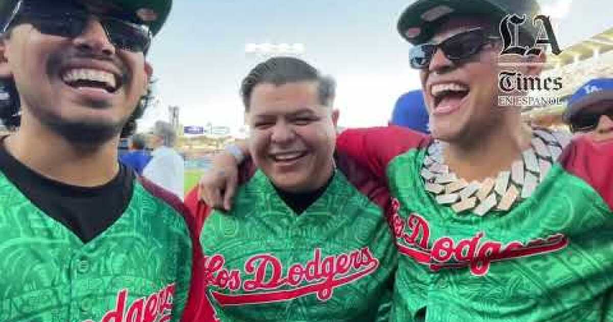 ビデオ: ドジャースタジアムでのエドゥイン・カズ、グルーポ・ファーム、セニエサ