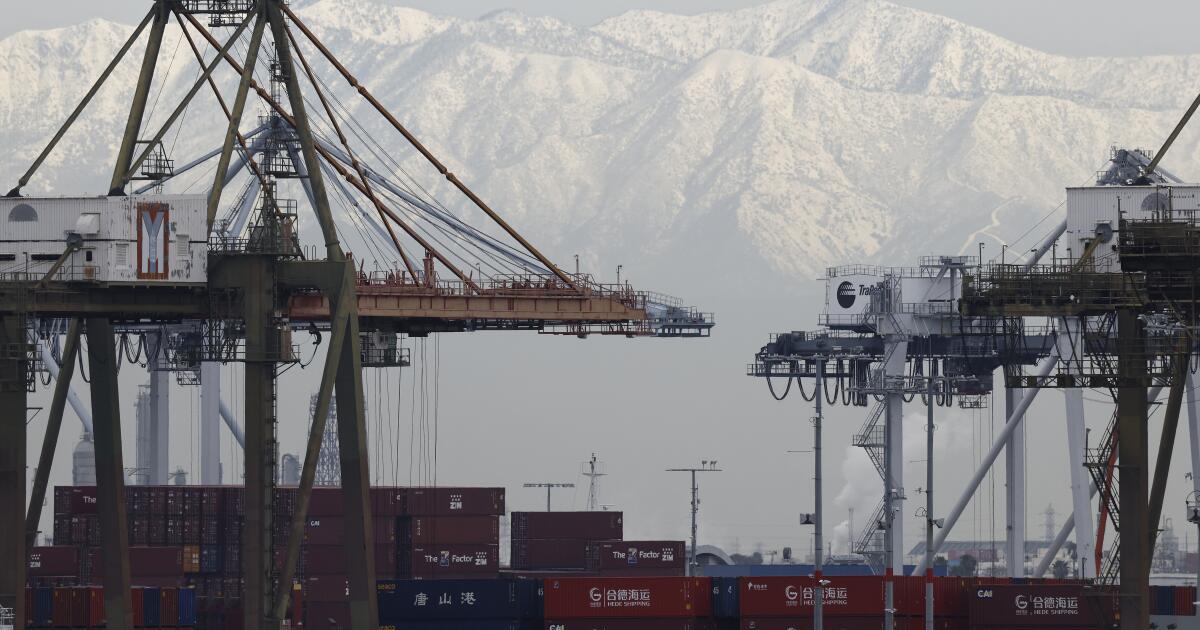 O que a decisão da Suprema Corte de reduzir as tarifas significa para a economia dependente dos negócios de Los Angeles