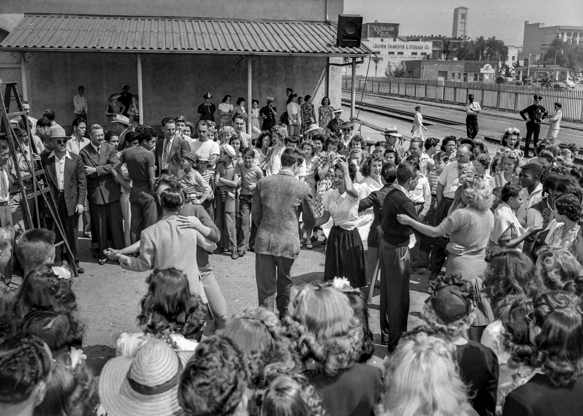 Aug. 11, 1943: Fans take to dancing while waiting for Frank Sinatra’s train to arrive in Pasadena.