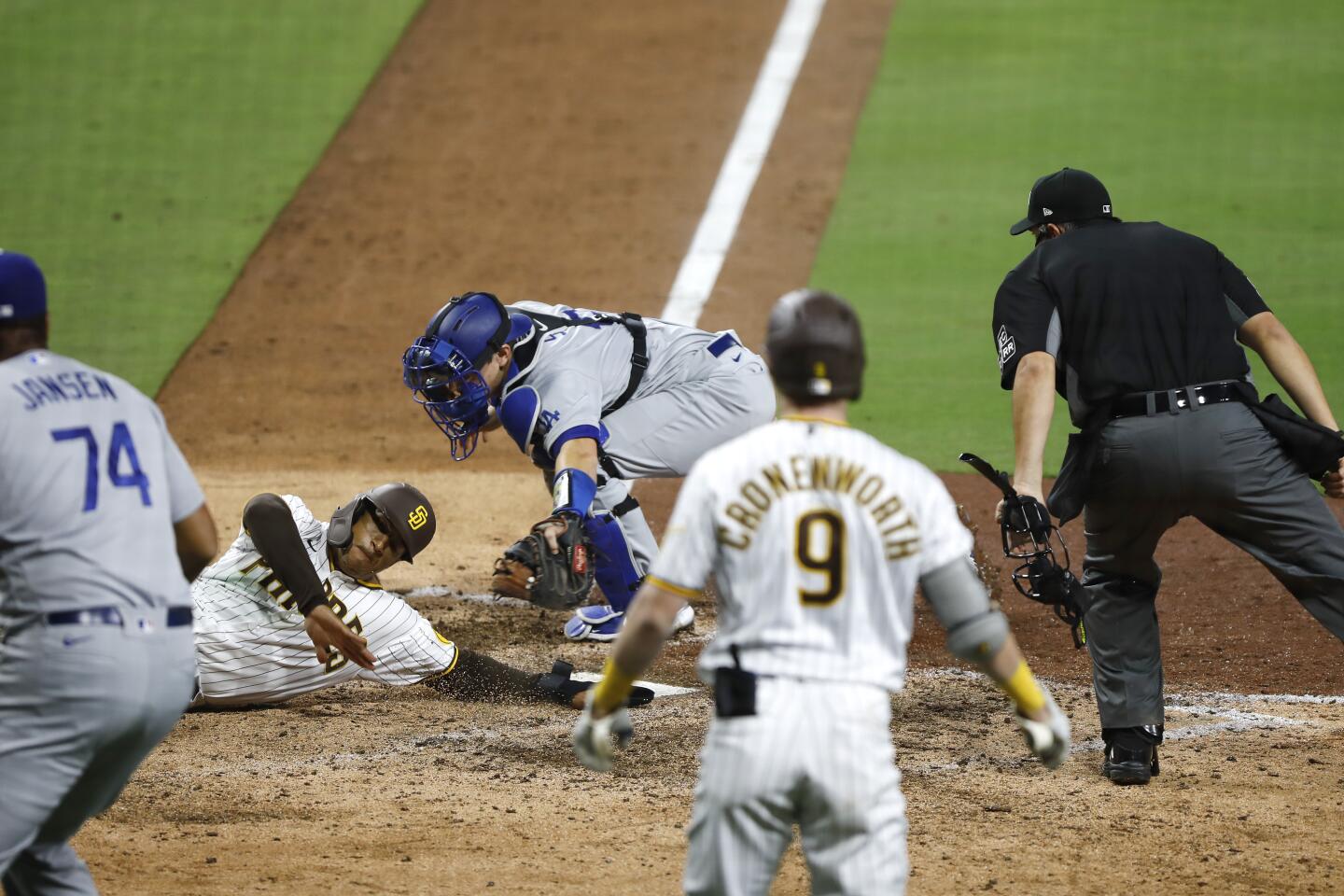 Padres score five in the seventh to upset Dodgers, advance to