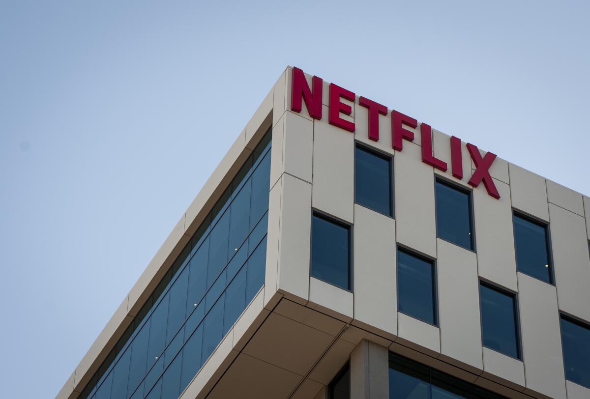 Netflix suspende a tres empleados que protestaron por un filme cómico