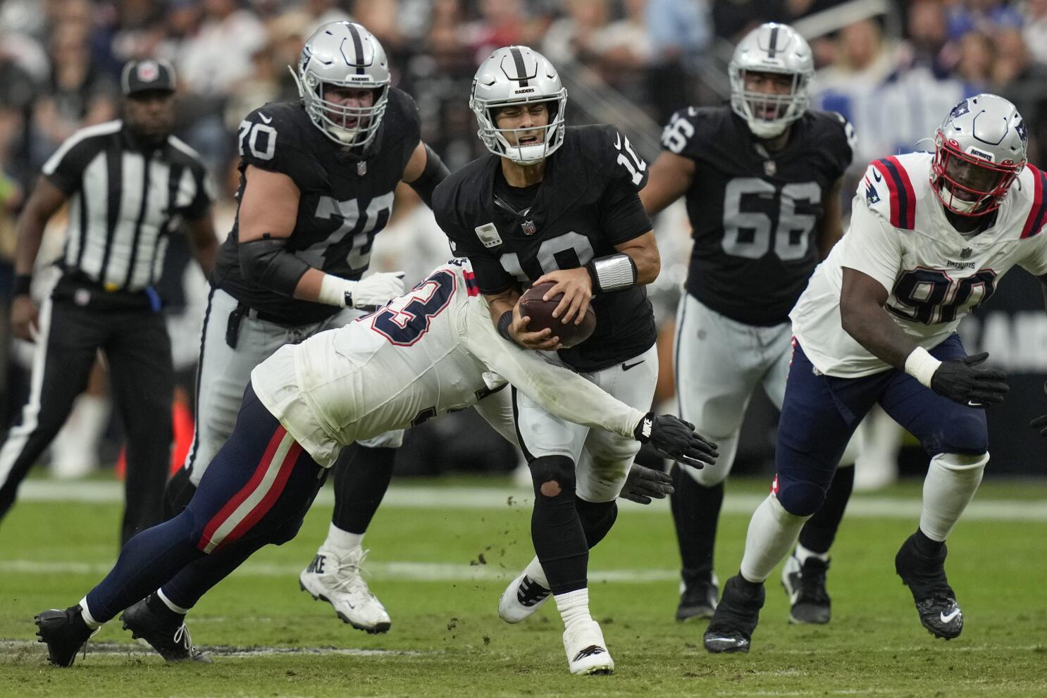 Raiders hold off Patriots 21-17 after losing QB Garoppolo to back injury -  The San Diego Union-Tribune