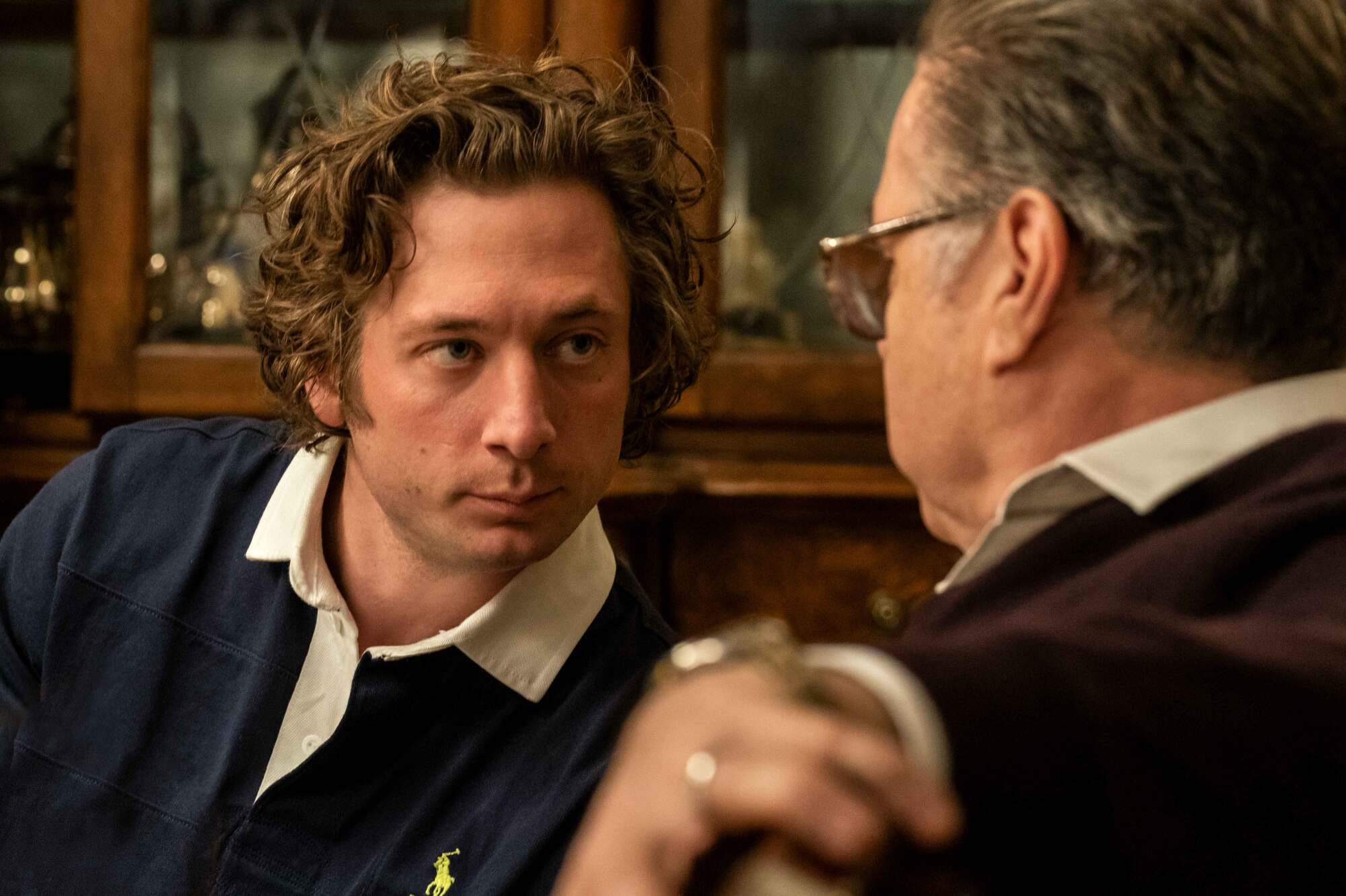  Jeremy Allen White leans into a conversation as Carmen "Carmy" Berzatto. 