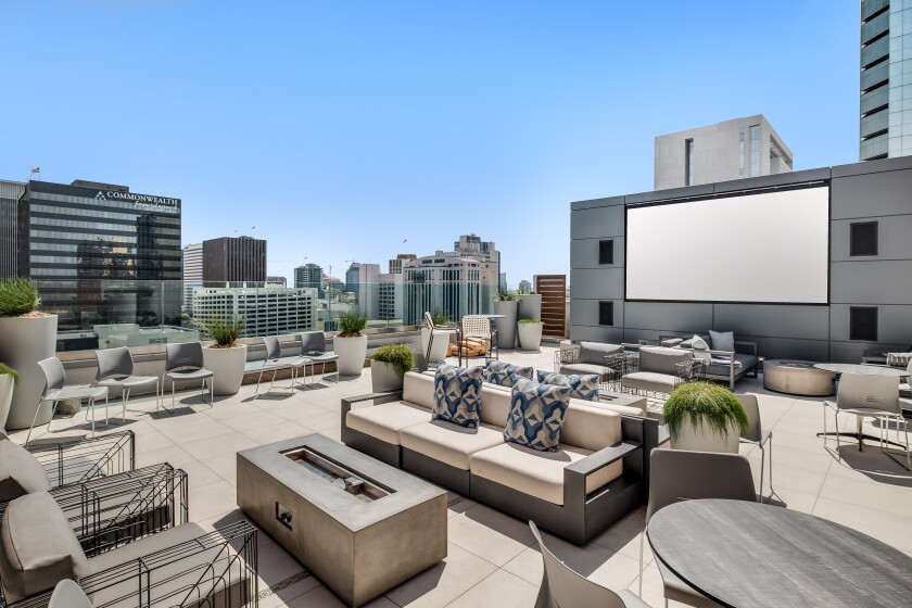 With sweeping views, a giant screen and surround sound, the rooftop venue Above Ash Social is a fittingly stylish site to host an Oscars viewing party Sunday.