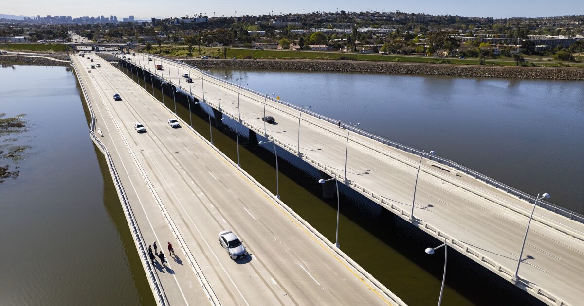 Le pont de Mission Bay à San Diego révisé avec 80 millions de dollars de la loi sur les infrastructures de Biden