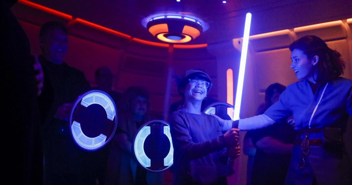REVIEW: Star Wars: The Last Jedi is a Shocking Entry in the Saga - WDW  News Today