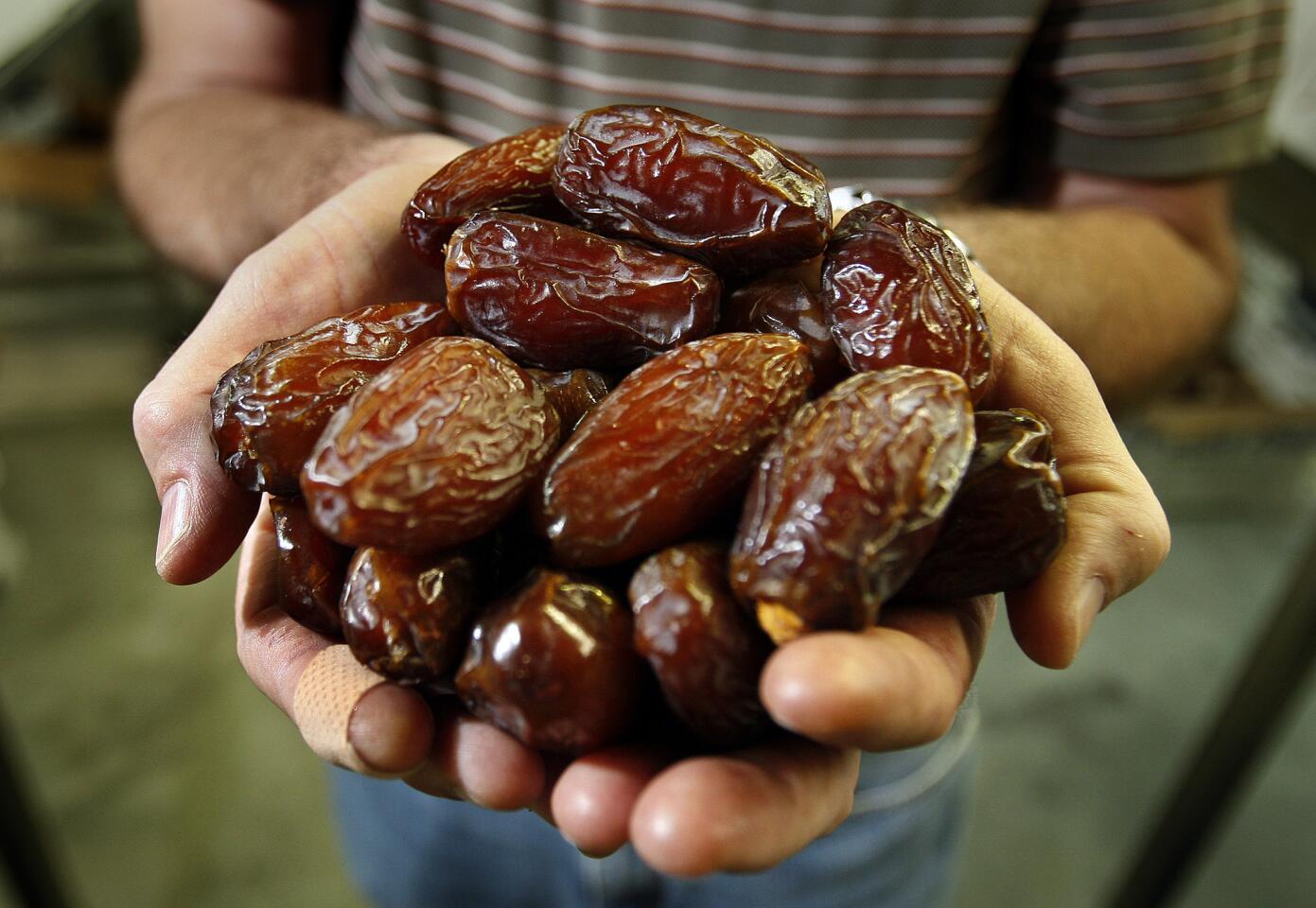 12 recipes for dates