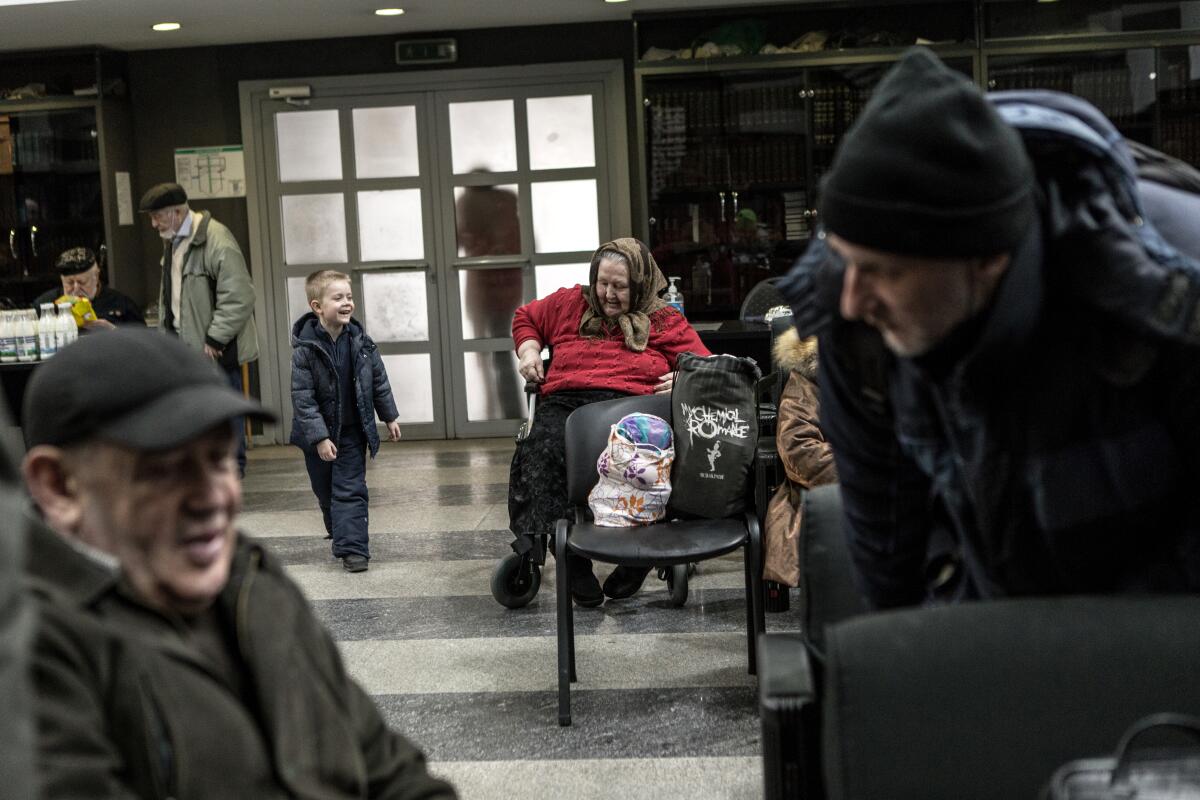 Displaced Ukrainians from Kharkiv are welcomed at the city's synagogue