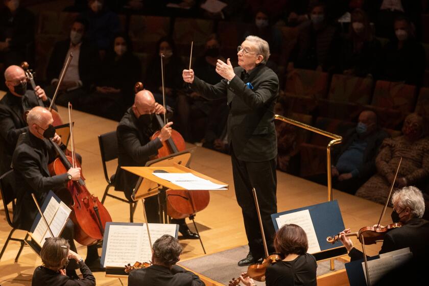 LOS ANGELES, CA - JANUARY 07: Michael Tilson Thomas conducts the L.A. Philharmonic on Friday, Jan. 7, 2022 in Los Angeles, CA. (Jason Armond / Los Angeles Times)