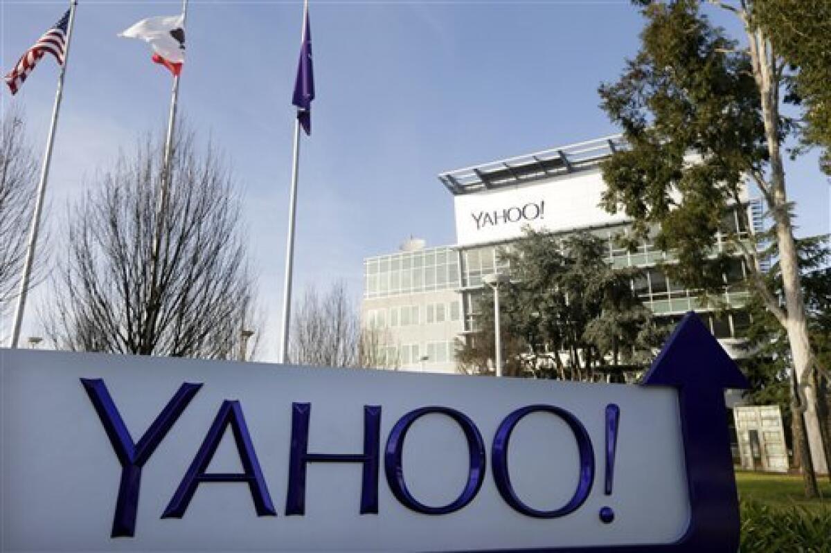 En esta foto del 14 de enero de 2015, se ven las oficinas centrales de Yahoo en Sunnyvale, California. El 22 de septiembre de 2016 la empresa dio a conocer que hackers robaron información de al menos 500 millones de cuentas. (AP Foto/Marcio Jose Sanchez, Archivo)