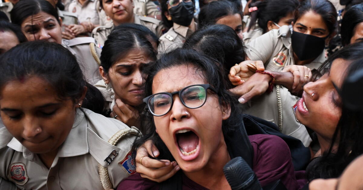 Crowds Throng New Delhi And Wave Indian Flags Amid Escalating Protests - Beritaja Crowds Throng New Delhi And Wave Indian Flags Amid Escalating Protests - Beritaja