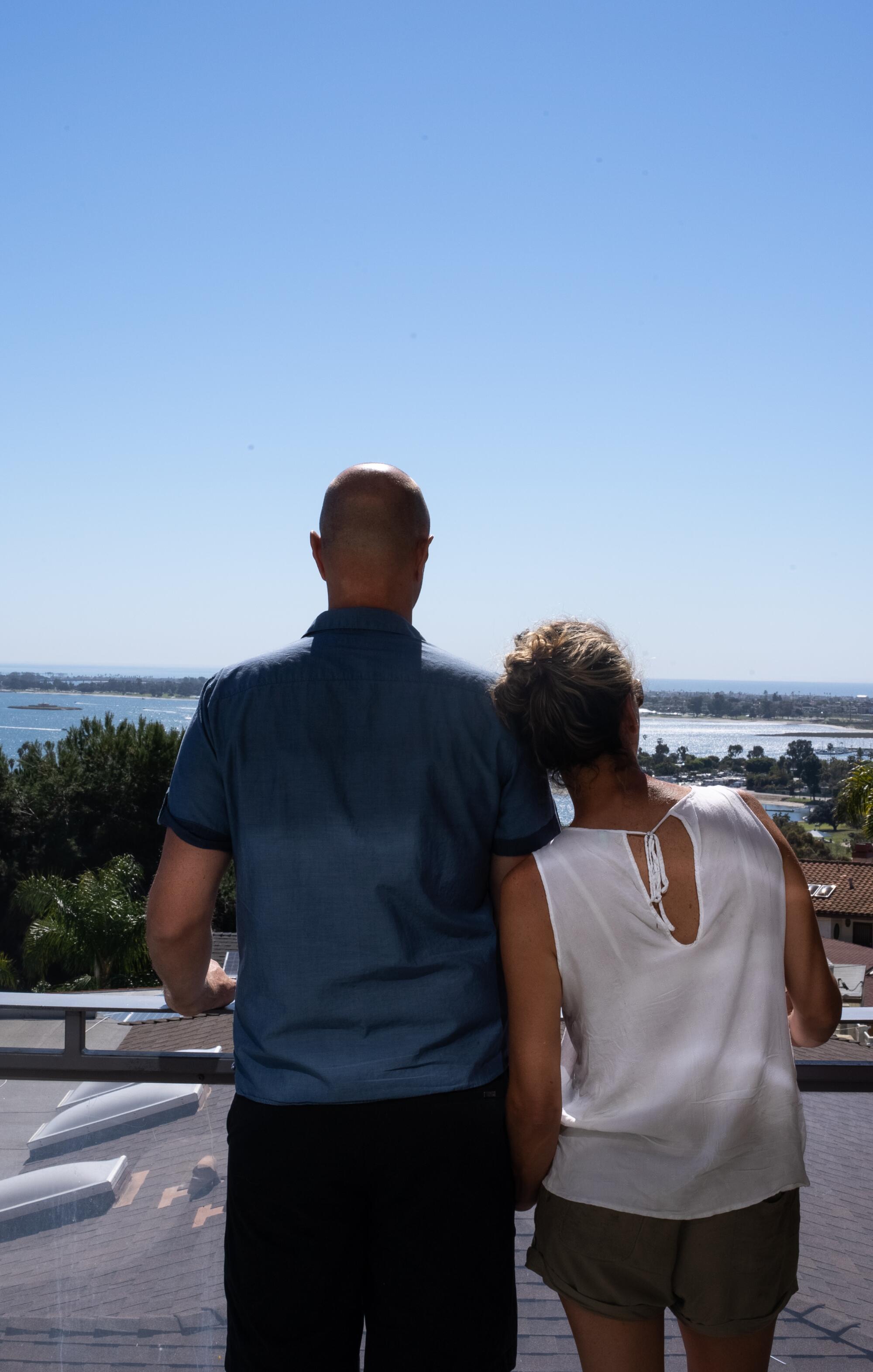A couple looking out toward the ocean