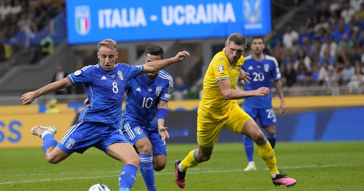Italia învinge Ucraina în calificările la Euro 2024. Spania câștigă puternic și scandările fanilor României opresc meciul