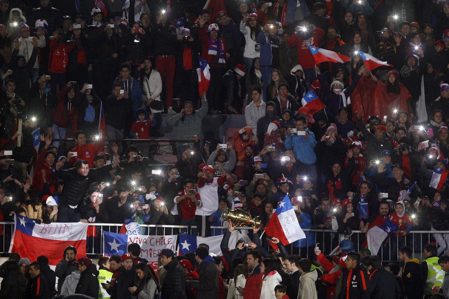 Chile festeja en casa