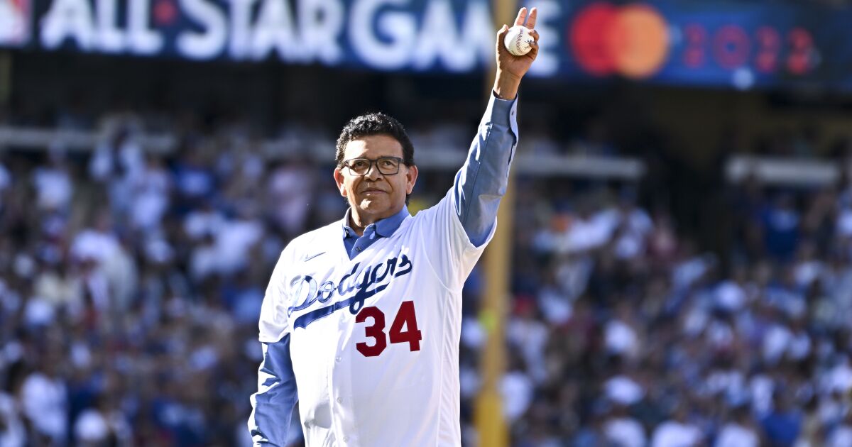 Plaschke: Dodgers are finally retiring Fernando Valenzuela’s number