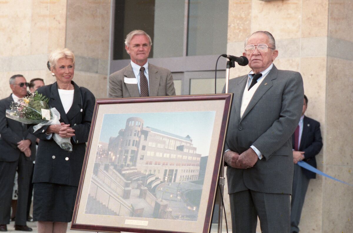 Sen. Bill Craven speaks at ceremony dedicating a building in Craven's name at California State University San Marcos